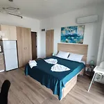 Sea & Sunset Апартаменты Нэводари